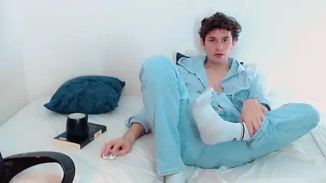 Elio555 online show from December 15, 4:18 am