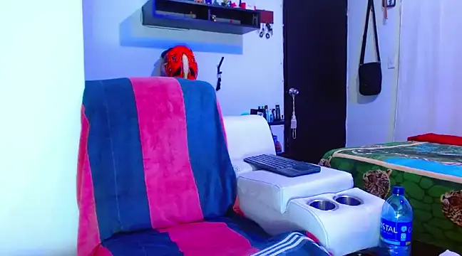 Snapshot of Michaell_Myerss_ chatting on February 28, 9:33 pm Michaell Myerss  online show from February 28, 9:33 pm