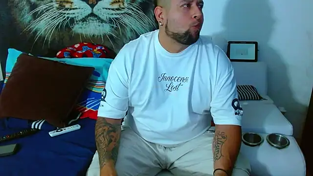 Snapshot of Michaell_Myerss_ chatting on October 30, 11:55 am Michaell Myerss  online show from October 30, 11:55 am