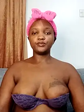 Snapshot of Ebony_butt chatting on December 4, 10:07 pm Ebony butt online show from December 4, 10:07 pm