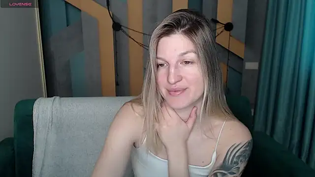 EmilyWalkeri online show from February 18, 7:48 am
