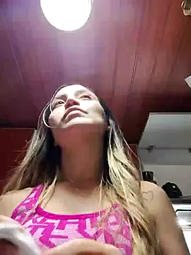 Snapshot of cindy_love2 chatting on December 24, 2:32 am cindy love2 online show from December 24, 2:32 am