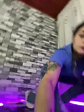 Snapshot of cindy_love2 chatting on January 4, 2:25 am cindy love2 online show from January 4, 2:25 am