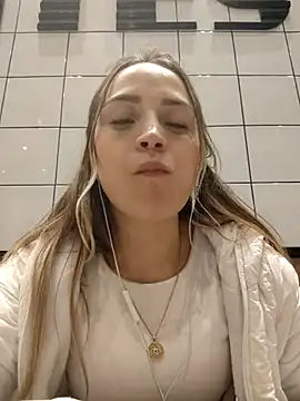 Snapshot of cindy_love2 chatting on March 6, 9:42 pm cindy love2 online show from March 6, 9:42 pm