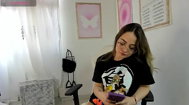 Snapshot of cindy_love2 chatting on March 11, 1:12 pm cindy love2 online show from March 11, 1:12 pm