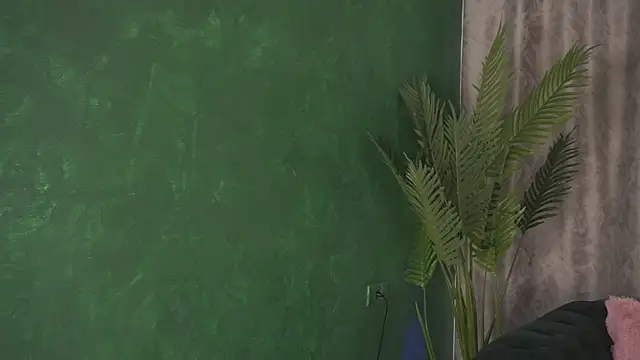 FoxieJullia online show from February 19, 8:01 am