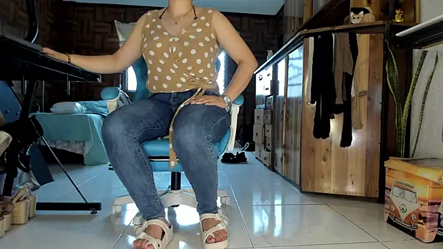 Cristina Vanegas631 online show from July 5, 6:15 pm
