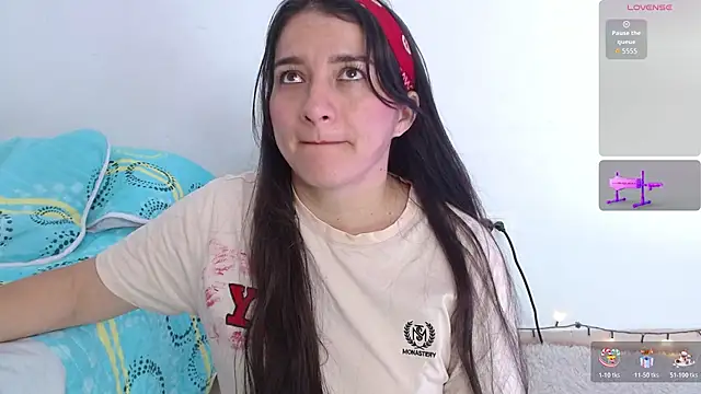 Emelyross  online show from April 6, 1:12 pm