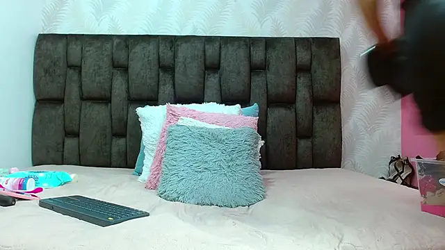 Snapshot of JuanitaDelMar chatting on February 5, 10:19 am JuanitaDelMar online show from February 5, 10:19 am