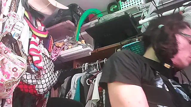 gurlnips online show from February 22, 12:04 pm