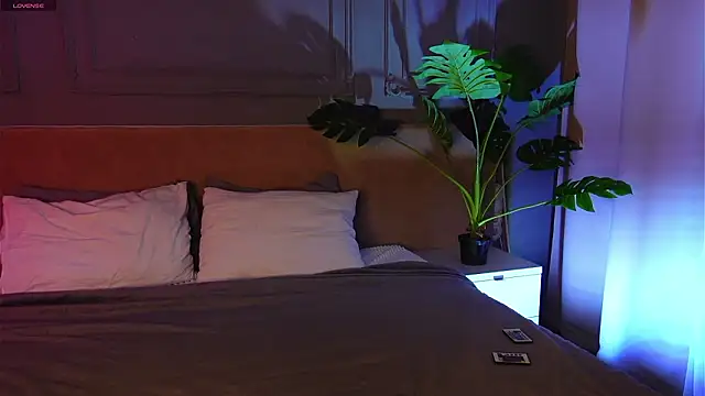 Snapshot of Liv_Fay chatting on February 17, 1:51 pm Liv Fay online show from February 17, 1:51 pm