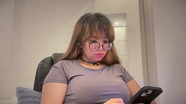 Snapshot of Pinkyrose111 chatting on April 30, 10:47 pm Pinkyrose111 online show from April 30, 10:47 pm