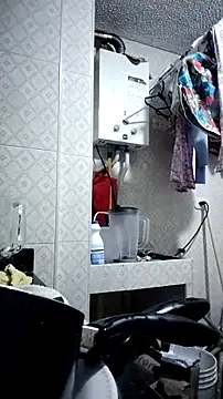 Snapshot of Tiphanydirty3 chatting on February 14, 12:18 am Tiphanydirty3 online show from February 14, 12:18 am