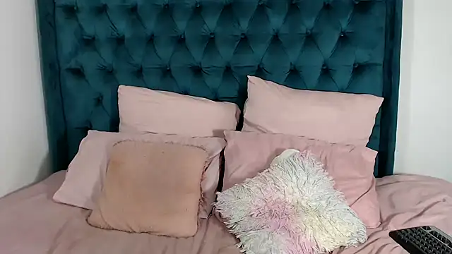 1Blackertheberry1 online show from February 9, 8:24 pm