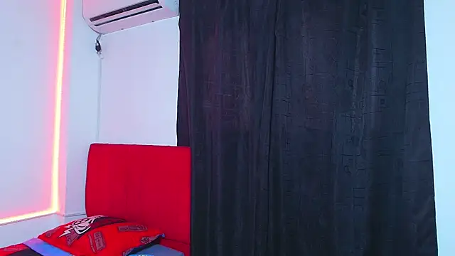 Snapshot of dominic_smith_ chatting on November 28, 8:55 pm dominic smith online show from November 28, 8:55 pm