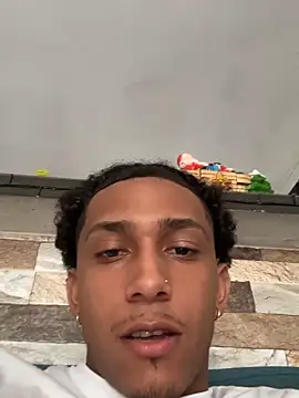 Snapshot of dominic_smith_ chatting on December 16, 9:31 pm dominic smith online show from December 16, 9:31 pm