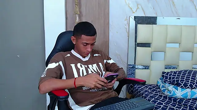 dominic smith  online show from June 24, 11:26 pm