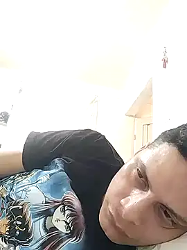 Snapshot of Antoniopow32 chatting on May 3, 7:20 pm Antoniopow32 online show from May 3, 7:20 pm