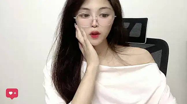 Snapshot of ---MIA--- chatting on February 4, 12:55 pm ---MIA--- online show from February 4, 12:55 pm