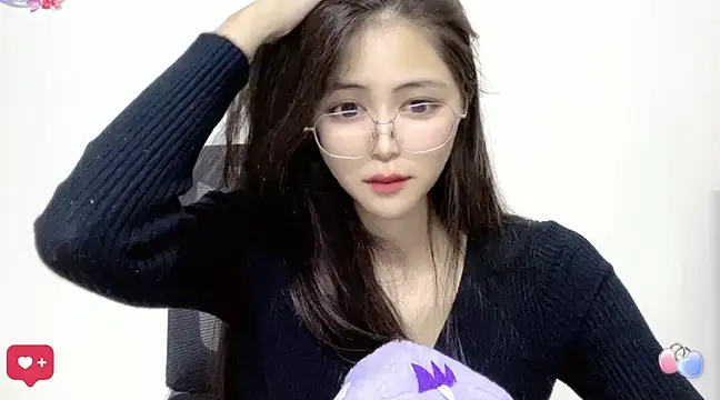 Snapshot of ---MIA--- chatting on February 5, 3:42 pm ---MIA--- online show from February 5, 3:42 pm