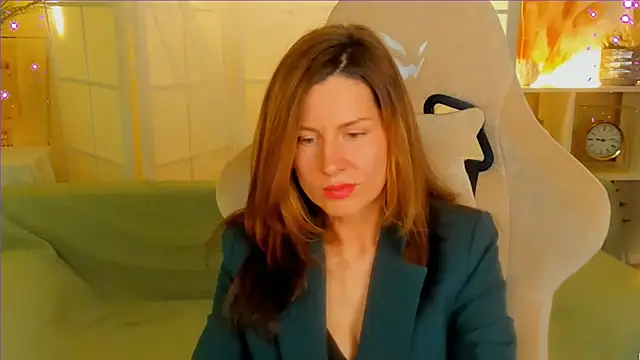 Snapshot of April_o_Nill chatting on December 7, 9:39 am April o Nill online show from December 7, 9:39 am