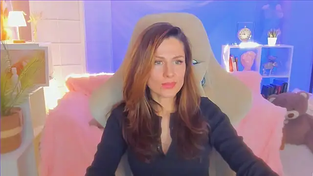 Snapshot of April_o_Nill chatting on February 24, 1:53 pm April o Nill online show from February 24, 1:53 pm