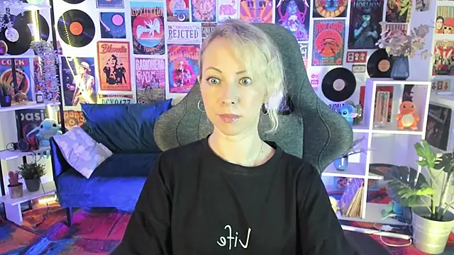 Snapshot of LylithSkye chatting on January 18, 11:32 am LylithSkye online show from January 18, 11:32 am