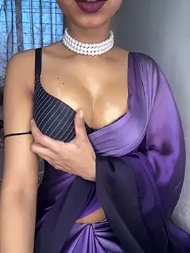 Snapshot of Hot-sexy222 chatting on January 18, 2:14 am Hot-sexy222 online show from January 18, 2:14 am