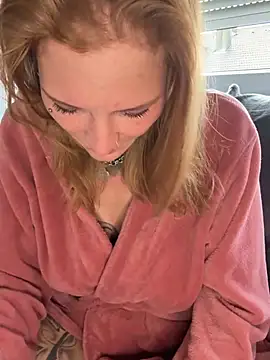 Snapshot of redNatified chatting on February 17, 9:06 am redNatified online show from February 17, 9:06 am