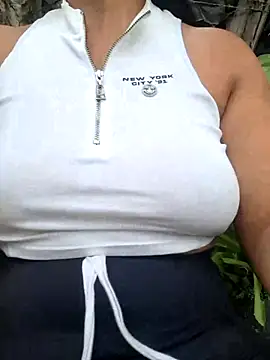Snapshot of sexy-latin10 chatting on March 21, 8:40 pm sexy-latin10 online show from March 21, 8:40 pm