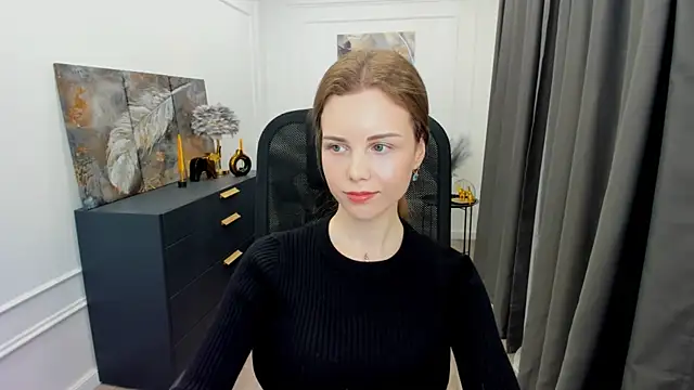 MileyWings online show from April 19, 11:42 am