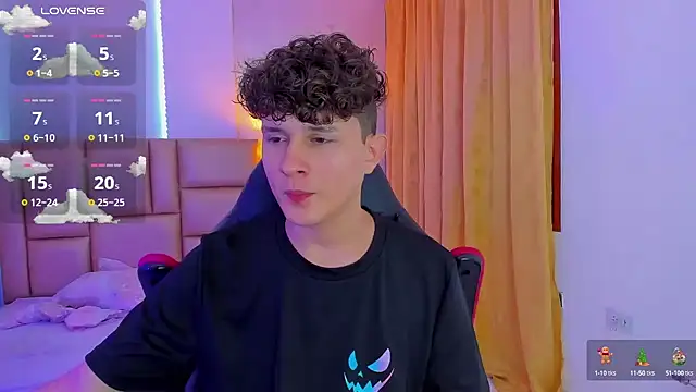 Snapshot of Nathan_Bluee chatting on December 10, 2:05 am Nathan Bluee online show from December 10, 2:05 am