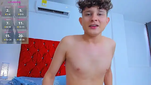 Snapshot of Nathan_Bluee chatting on December 14, 7:03 pm Nathan Bluee online show from December 14, 7:03 pm