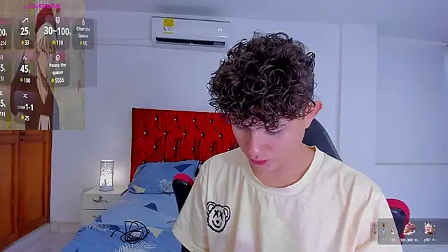 Snapshot of Nathan_Bluee chatting on December 19, 1:07 pm Nathan Bluee online show from December 19, 1:07 pm