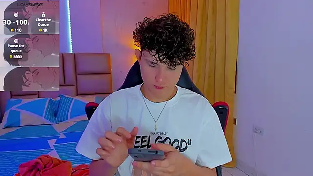 Snapshot of Nathan_Bluee chatting on January 4, 12:38 pm Nathan Bluee online show from January 4, 12:38 pm