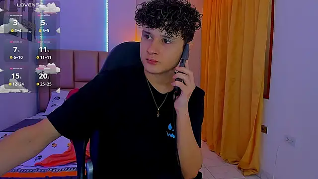 Snapshot of Nathan_Bluee chatting on January 21, 1:22 pm Nathan Bluee online show from January 21, 1:22 pm