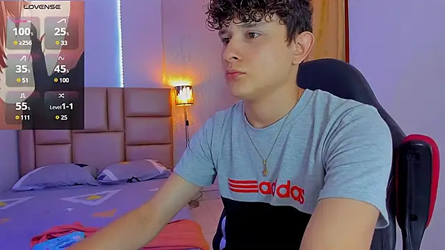 Snapshot of Nathan_Bluee chatting on February 4, 1:48 pm Nathan Bluee online show from February 4, 1:48 pm