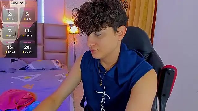 Snapshot of Nathan_Bluee chatting on February 6, 12:26 pm Nathan Bluee online show from February 6, 12:26 pm