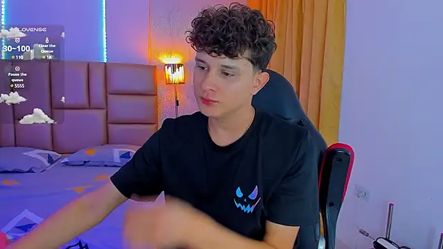 Snapshot of Nathan_Bluee chatting on February 23, 3:18 pm Nathan Bluee online show from February 23, 3:18 pm