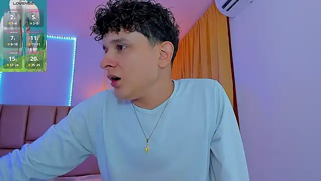 Snapshot of Nathan_Bluee chatting on March 3, 4:24 pm Nathan Bluee online show from March 3, 4:24 pm