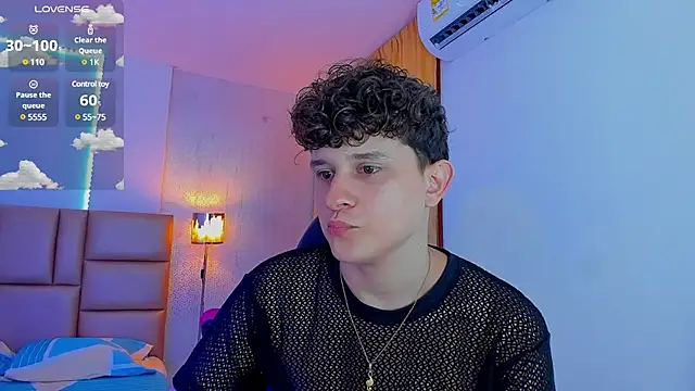 Snapshot of Nathan_Bluee chatting on March 17, 2:12 pm Nathan Bluee online show from March 17, 2:12 pm