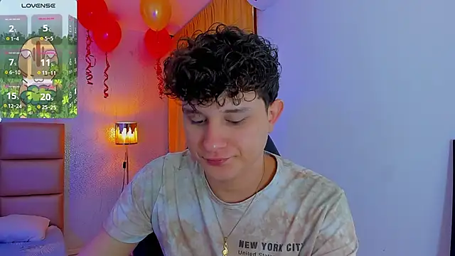 Snapshot of Nathan_Bluee chatting on March 21, 1:56 pm Nathan Bluee online show from March 21, 1:56 pm