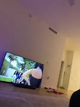 Snapshot of juicyj1311 chatting on February 4, 5:35 am juicyj1311 online show from February 4, 5:35 am