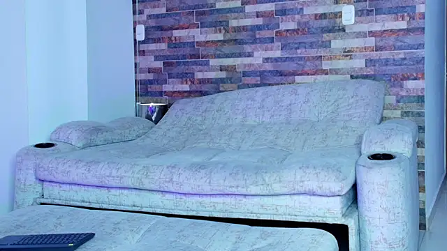 Snapshot of zaiin_diesel chatting on September 16, 10:05 am zaiin diesel online show from September 16, 10:05 am