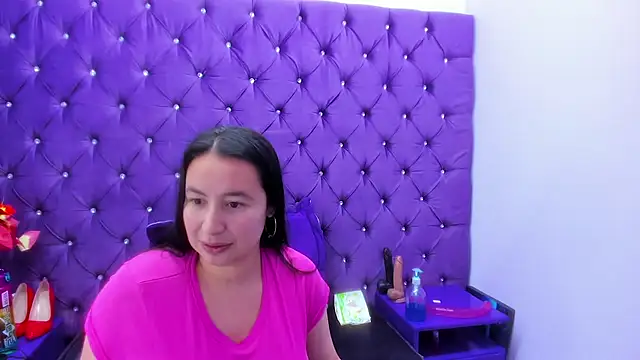 NaomyPrinces online show from May 6, 2:00 pm