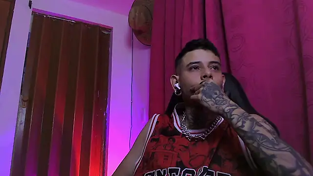 Snapshot of Ceder-Calistenes chatting on November 11, 7:08 am Ceder-Calistenes online show from November 11, 7:08 am