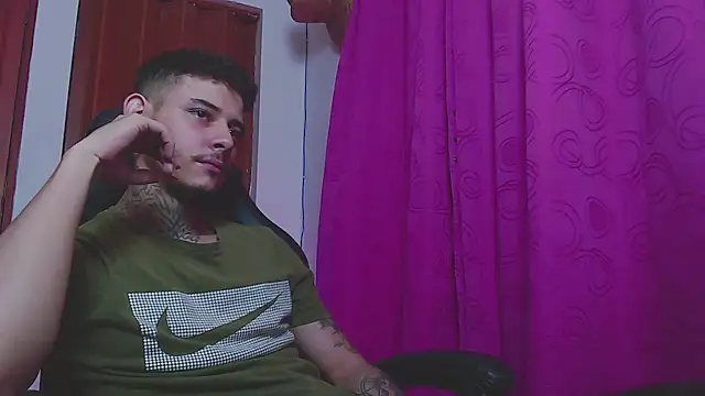 Snapshot of Ceder-Calistenes chatting on November 23, 5:40 am Ceder-Calistenes online show from November 23, 5:40 am