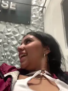 Larabrooks online show from January 6, 6:00 pm