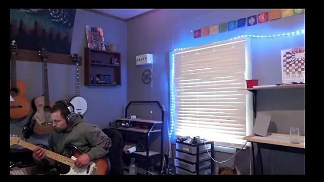 Snapshot of itsjameswebbscope chatting on May 18, 7:09 pm itsjameswebbscope online show from May 18, 7:09 pm