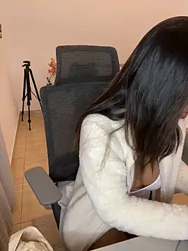 Snapshot of NaughtyMe chatting on December 6, 9:24 pm NaughtyMe online show from December 6, 9:24 pm